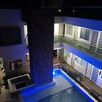 Hotel Donama