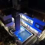 Hotel Donama